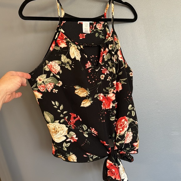 Miley + Molly black flowered shirt size L - Picture 4 of 4